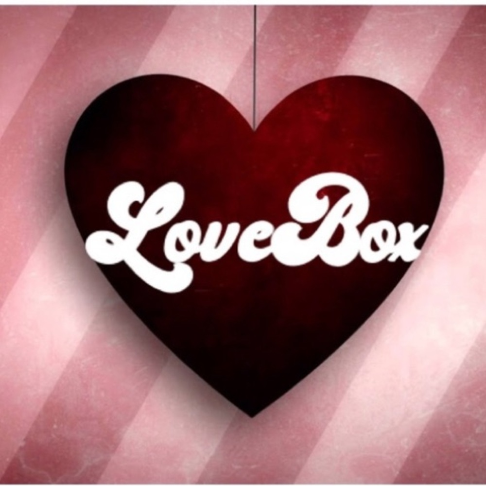 Bath And Body Works Strawberry Poundcake Set